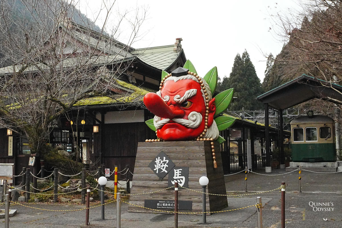 Kurama-dera Complete Guide: Hiking Routes, Cable Car, Tengu Legends & Must-See Spots - 第16張圖 Tengu Statue at Kurama Station
