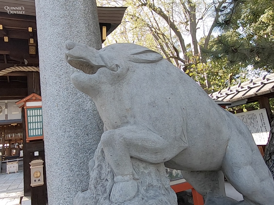 京都 護王神社 豬豬雕像