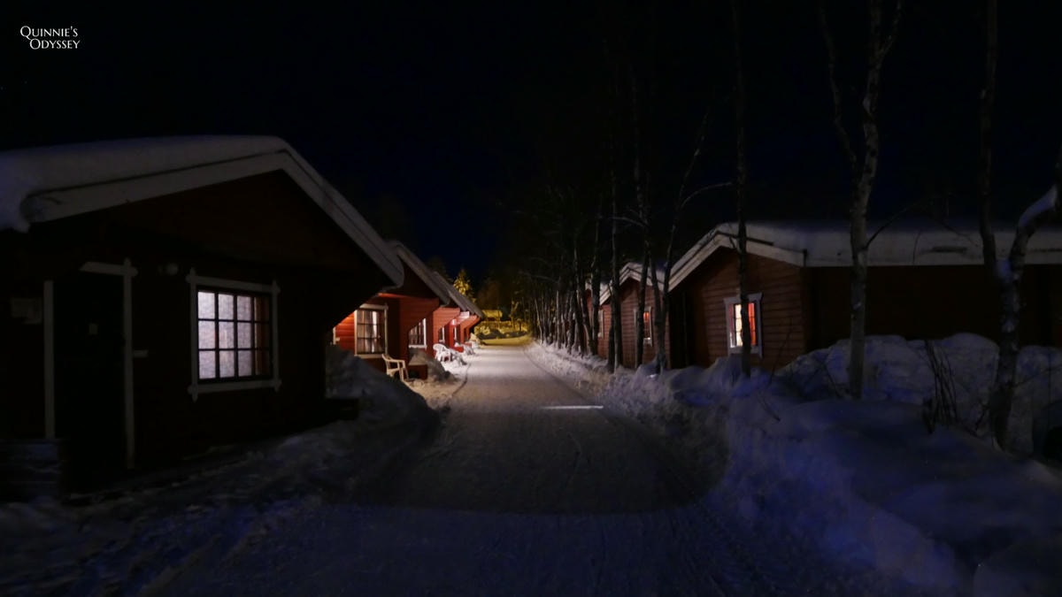 芬蘭極光追尋之旅:伊納里交通/住宿/體驗行程心得 - 第20張圖 芬蘭 伊納里 晚上