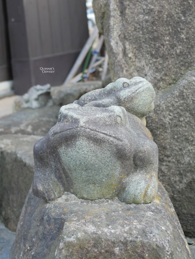 長野縣松本市一日遊行程:景點/交通/住宿/美食推薦 - 第10張圖 松本 繩手通商店街 青蛙