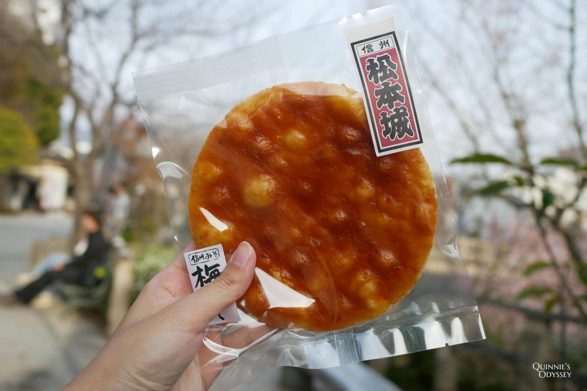 長野縣松本市一日遊行程:景點/交通/住宿/美食推薦 - 第12張圖 松本 繩手通商店街 仙貝