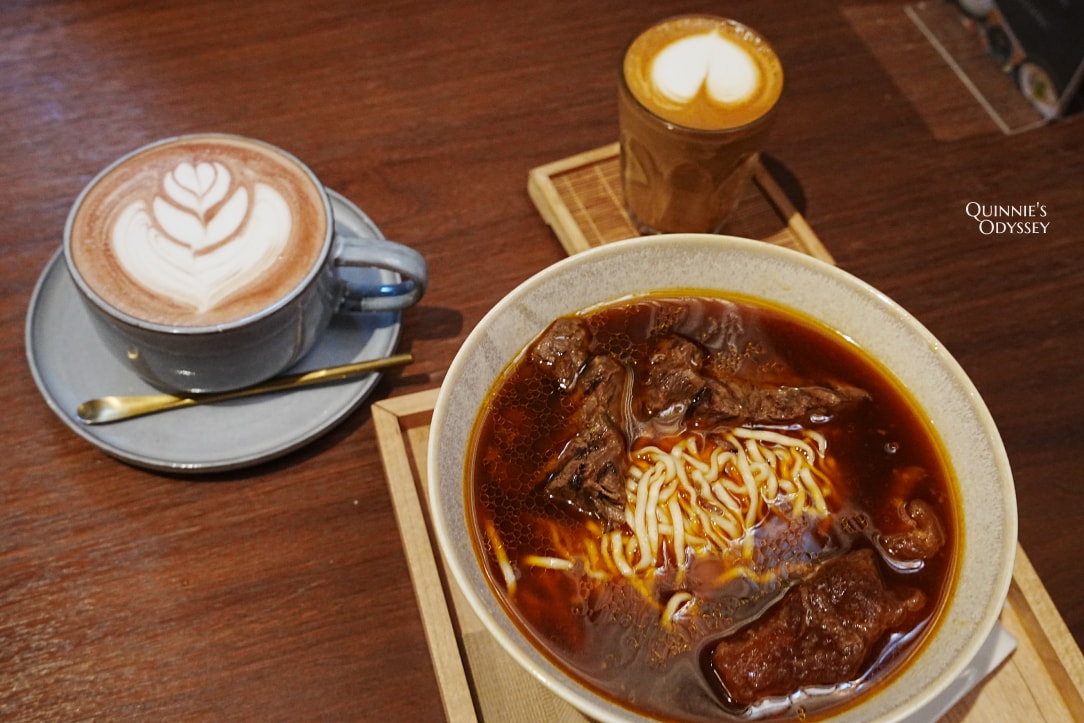 大稻埕AKA café:隱身台北老宅的文青復古咖啡廳,品味日式枯山水甜點 - 第17張圖 大稻埕 AKA café 紅燒牛肉麵