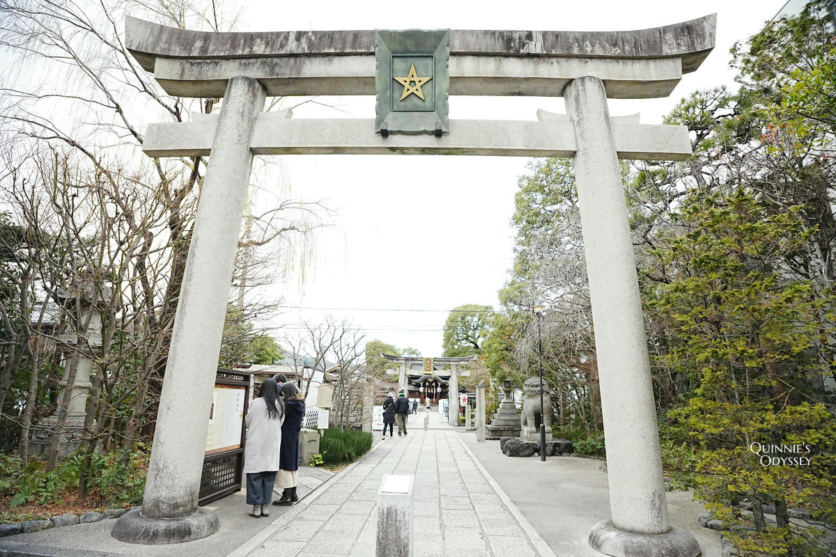 京都晴明神社:史上最強陰陽師聖地巡禮,安倍晴明故居 - 第2張圖 京都 晴明神社 第一鳥居