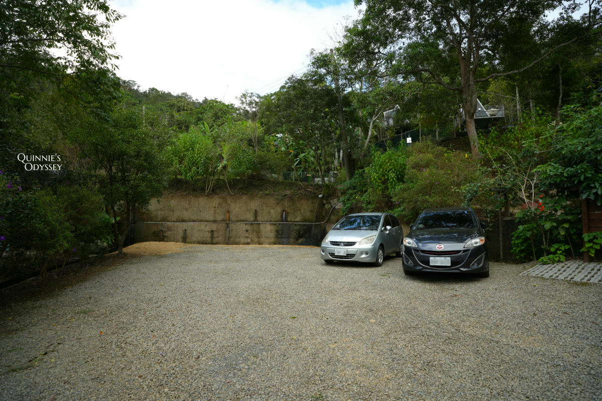 藍月山谷:藏在新竹橫山山中的秘境景觀咖啡廳 - 第3張圖 藍月山谷 停車場