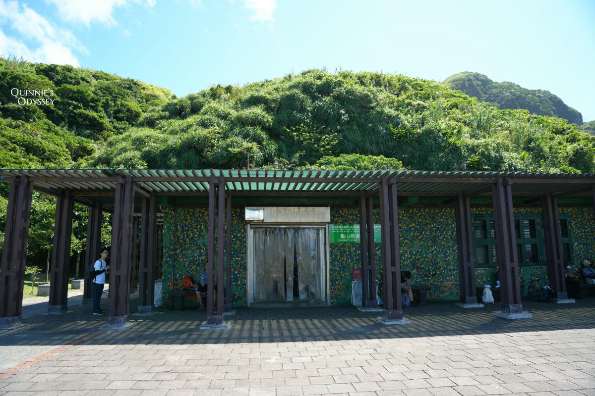 龜山島登島半日遊完整心得:401高地登頂+環湖+坑道+龜山八景 - 第23張圖 龜山島 遊客中心