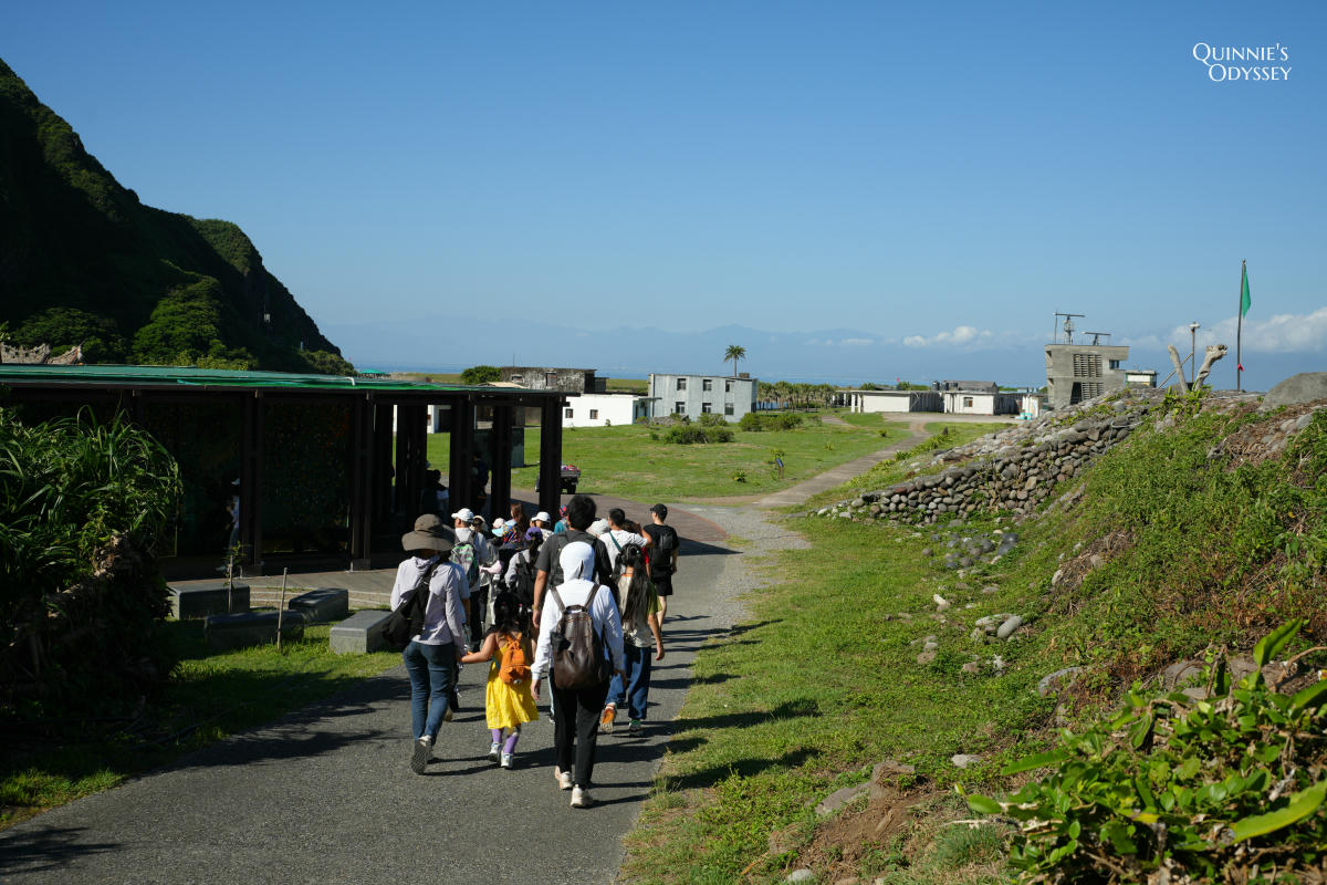 龜山島登島半日遊完整心得:401高地登頂+環湖+坑道+龜山八景 - 第8張圖 龜山島 遊客中心