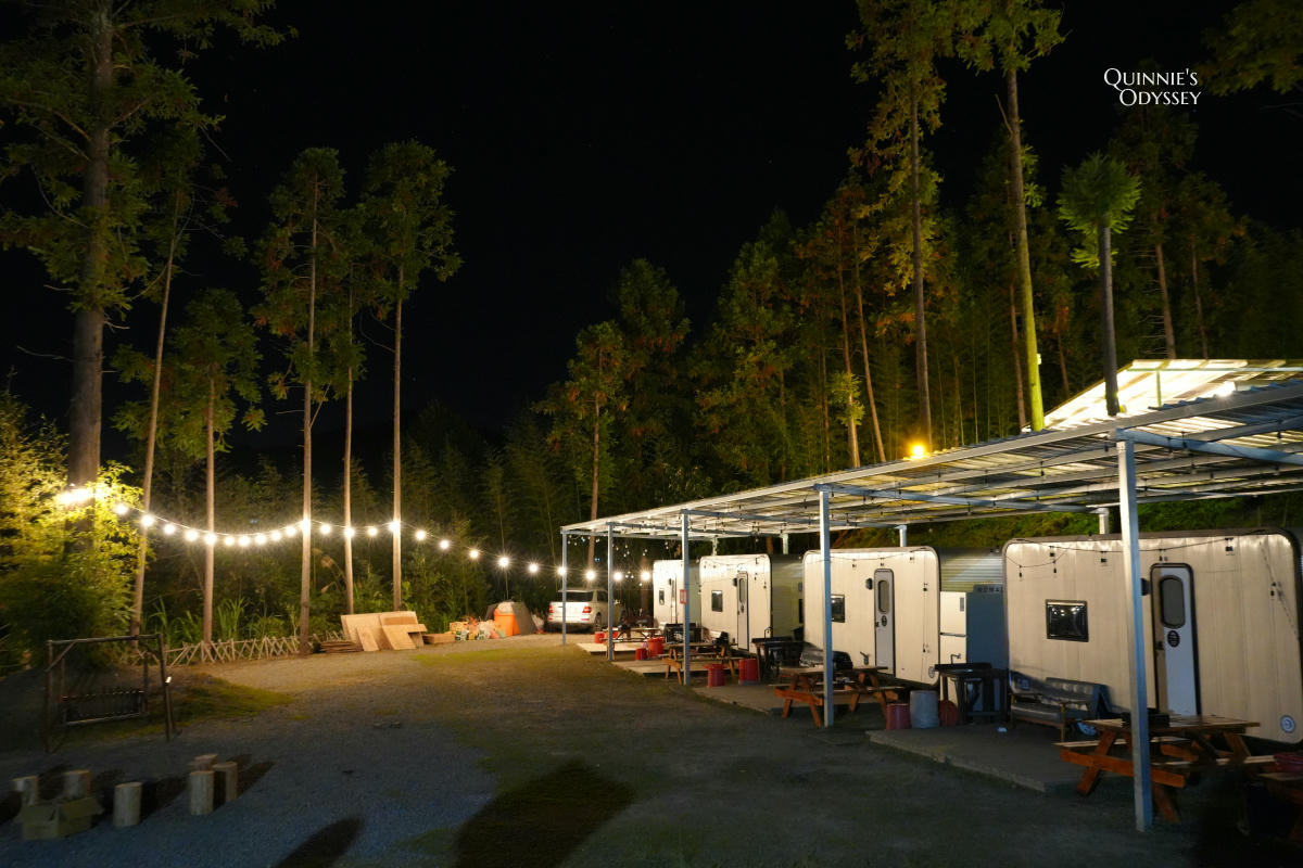 杉行旅居:苗栗高海拔露營車住宿x夢幻山景與超美星空 - 第19張圖 杉行旅居 晚上