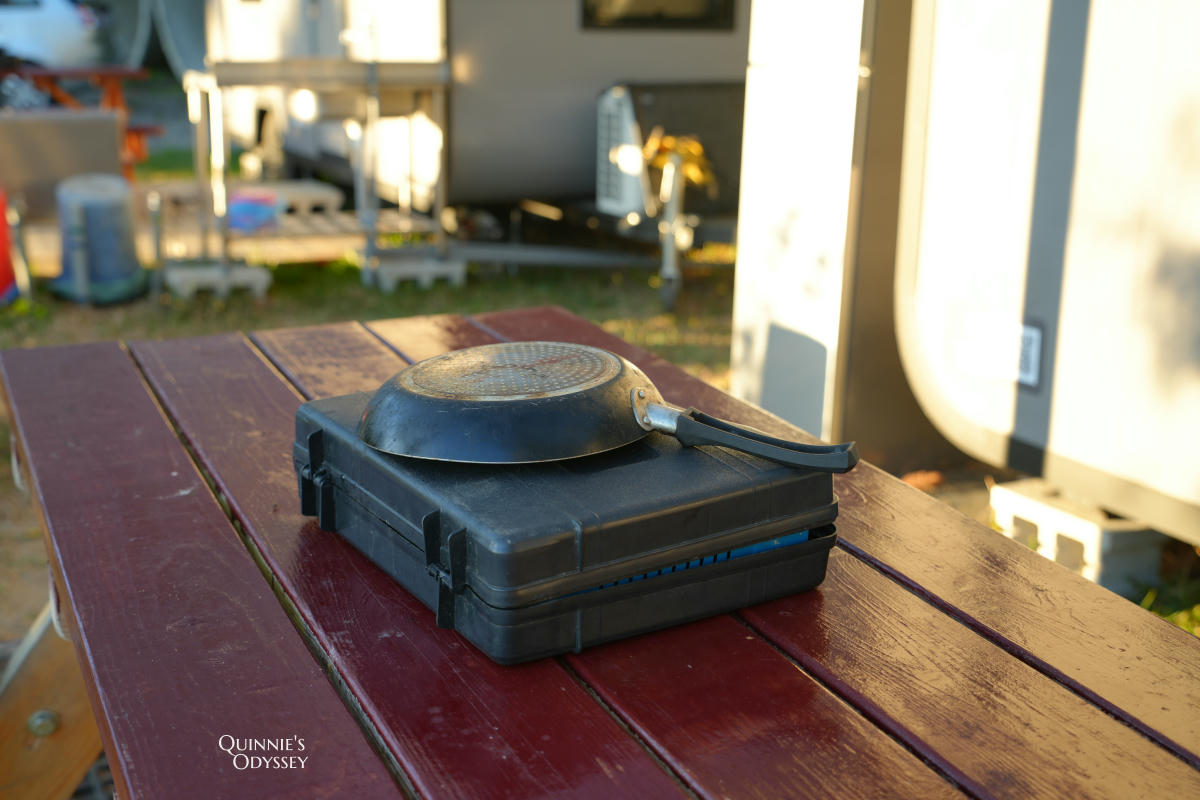 杉行旅居:苗栗高海拔露營車住宿x夢幻山景與超美星空 - 第43張圖 杉行旅居 卡式爐 平底鍋