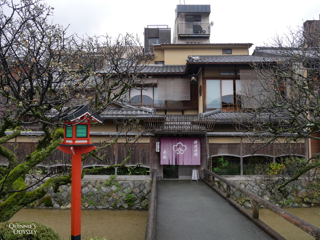祇園白川:櫻花與柳樹,下雨也很浪漫的京都賞櫻散步路線 - 第12張圖 祇園白川