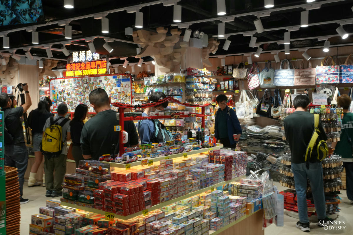 香港太平山夜景全紀錄:纜車怎麼搭?盧吉道觀景臺+維多利亞港夜景一次看 - 第10張圖 香港 太平山:凌霄閣 錦繡唐朝