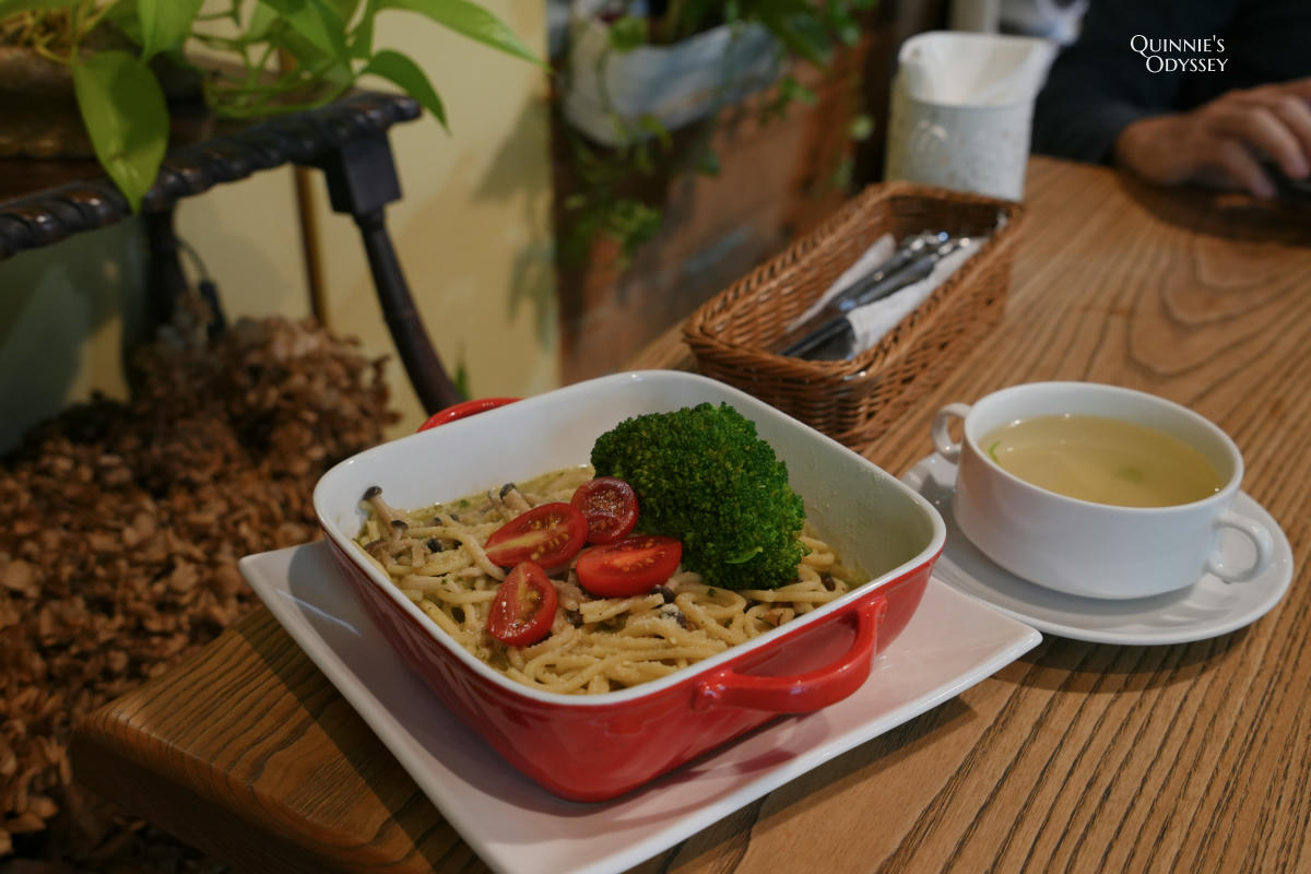 花院子:竹北花園系咖啡廳,滿滿綠色植物的療癒空間 - 第13張圖 花院子 野菇青醬義大利麵