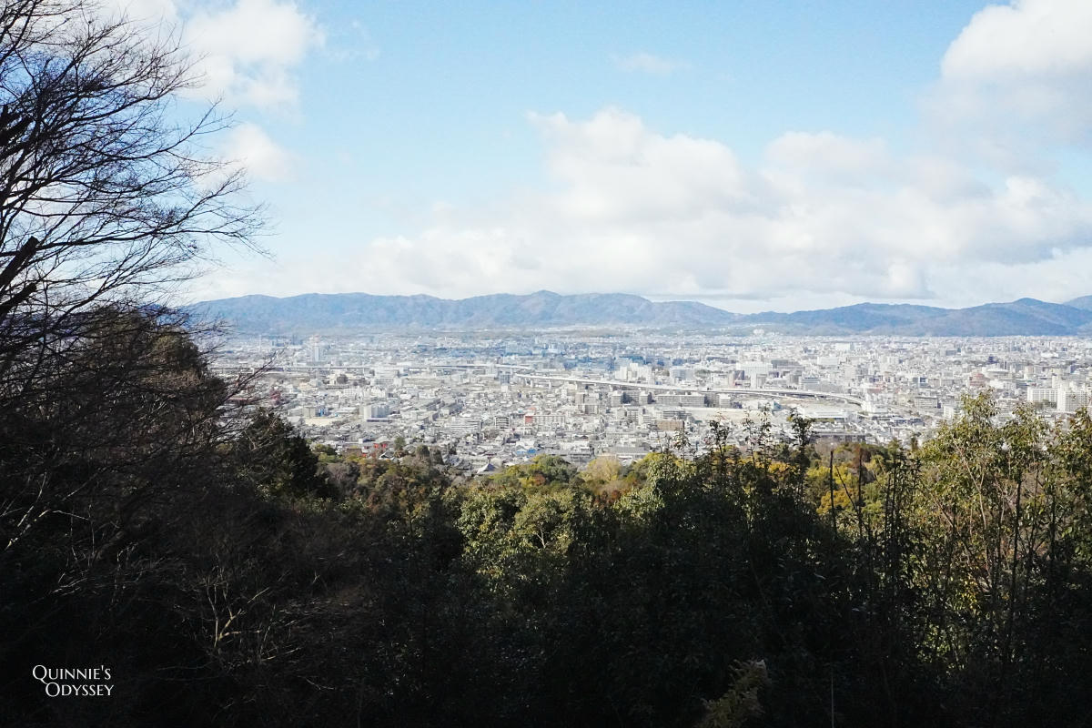 伏見稻荷大社全攻略:千本鳥居、狐狸使者,走進神明的領域 - 第23張圖 伏見稻荷大社-稻荷山十字路展望台-四つ辻