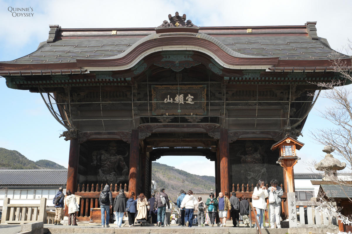 長野善光寺完整介紹:為什麼它是一生一定要來一次的寺廟? - 第6張圖 長野 善光寺 仁王門