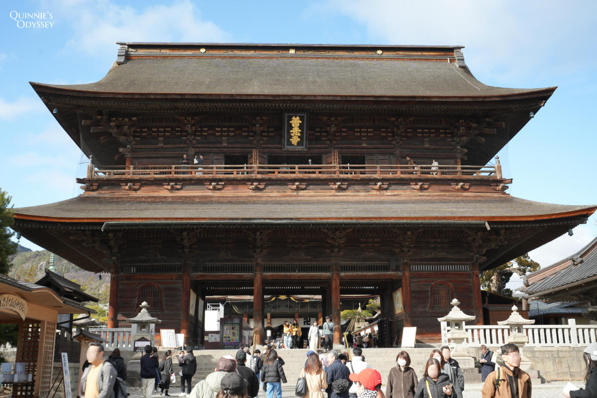 長野善光寺完整介紹:為什麼它是一生一定要來一次的寺廟? - 第7張圖 長野 善光寺 山門