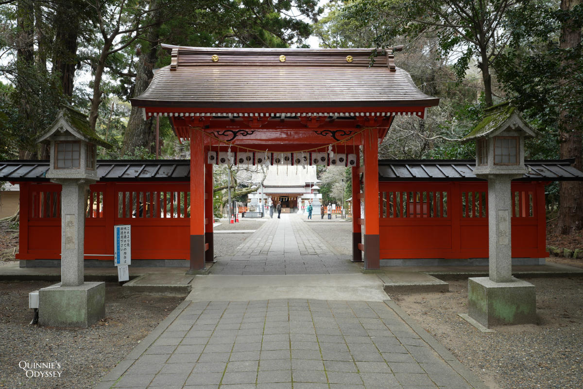 Ikisu Shrine, Shrine Gate