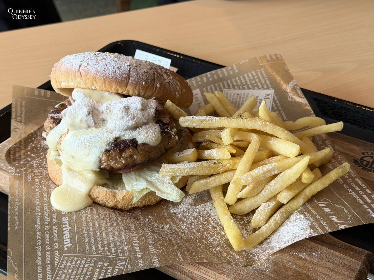 Beginner Snowboarding Guide to Lotte Arai Resort in March, Niigata - 第11張圖 Lotte Arai Resort, Zendana Gondola Restaurant, Snow Mountain Burger