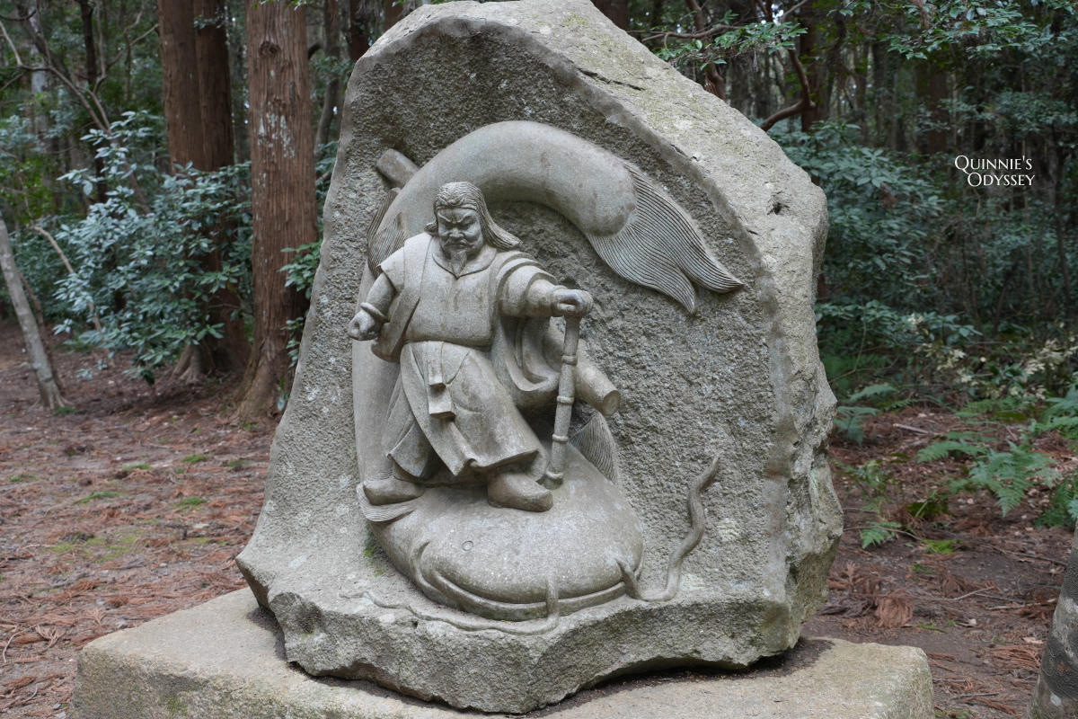 Kashima Jingu: Japan’s Most Powerful Warrior Shrine, Full Travel Guide - 第20張圖 Kashima Jingu, Kaname Stone, statue of the catfish spirit being subdued.