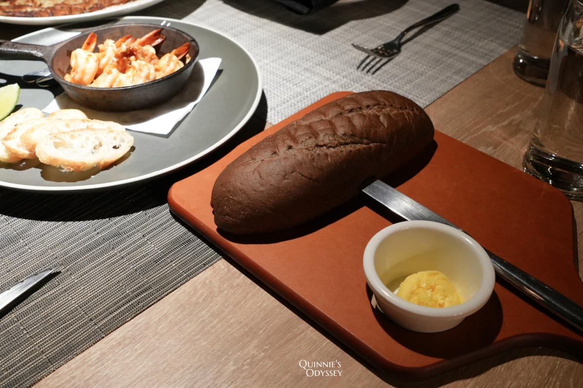 傑克兄弟牛排館 Jack Brothers 台北信義店:高CP值餐廳完整用餐心得 - 第13張圖 傑克兄弟牛排館 蜂蜜黑麥麵包