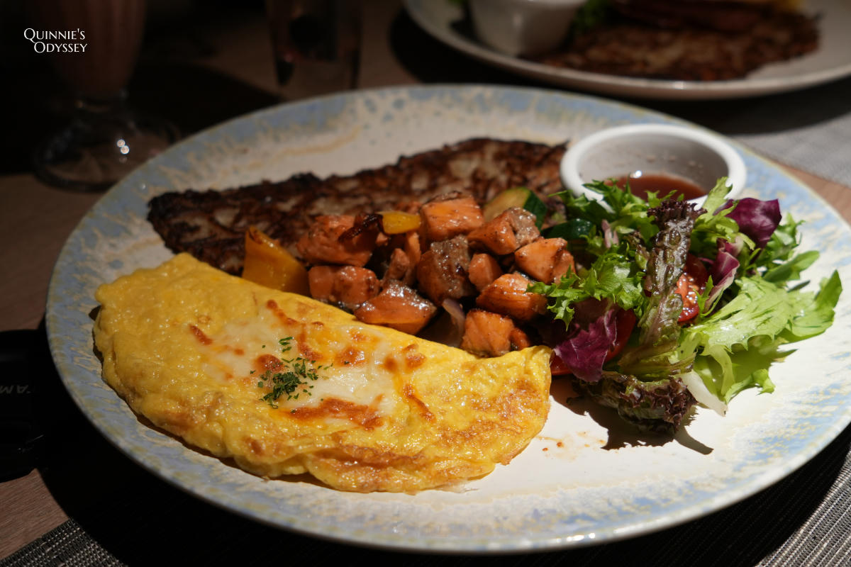 傑克兄弟牛排館 Jack Brothers 台北信義店:高CP值餐廳完整用餐心得 - 第11張圖 傑克兄弟牛排館 美式丹佛歐姆蛋 脆煎培根 / 香料鮭魚