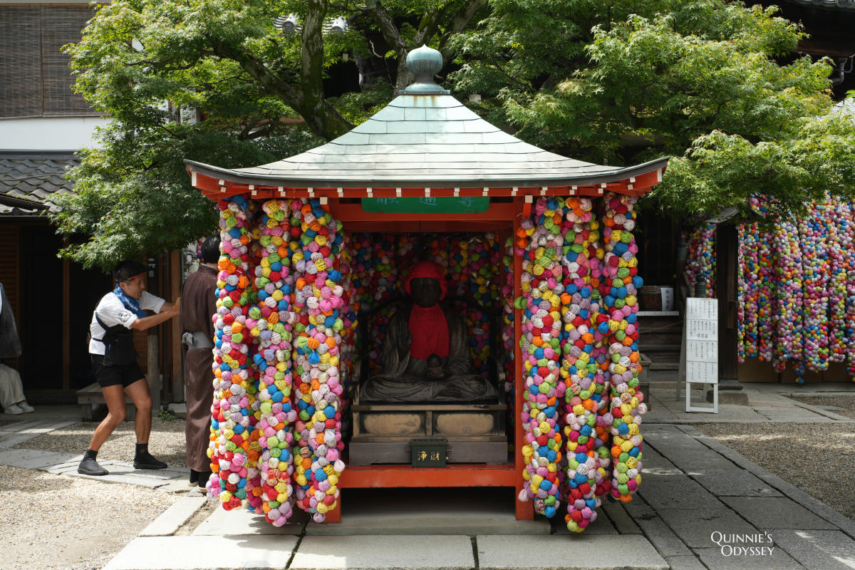 京都八坂庚申堂:色彩繽紛的吊猿與必看亮點 - 第5張圖 八坂庚申堂 融通尊