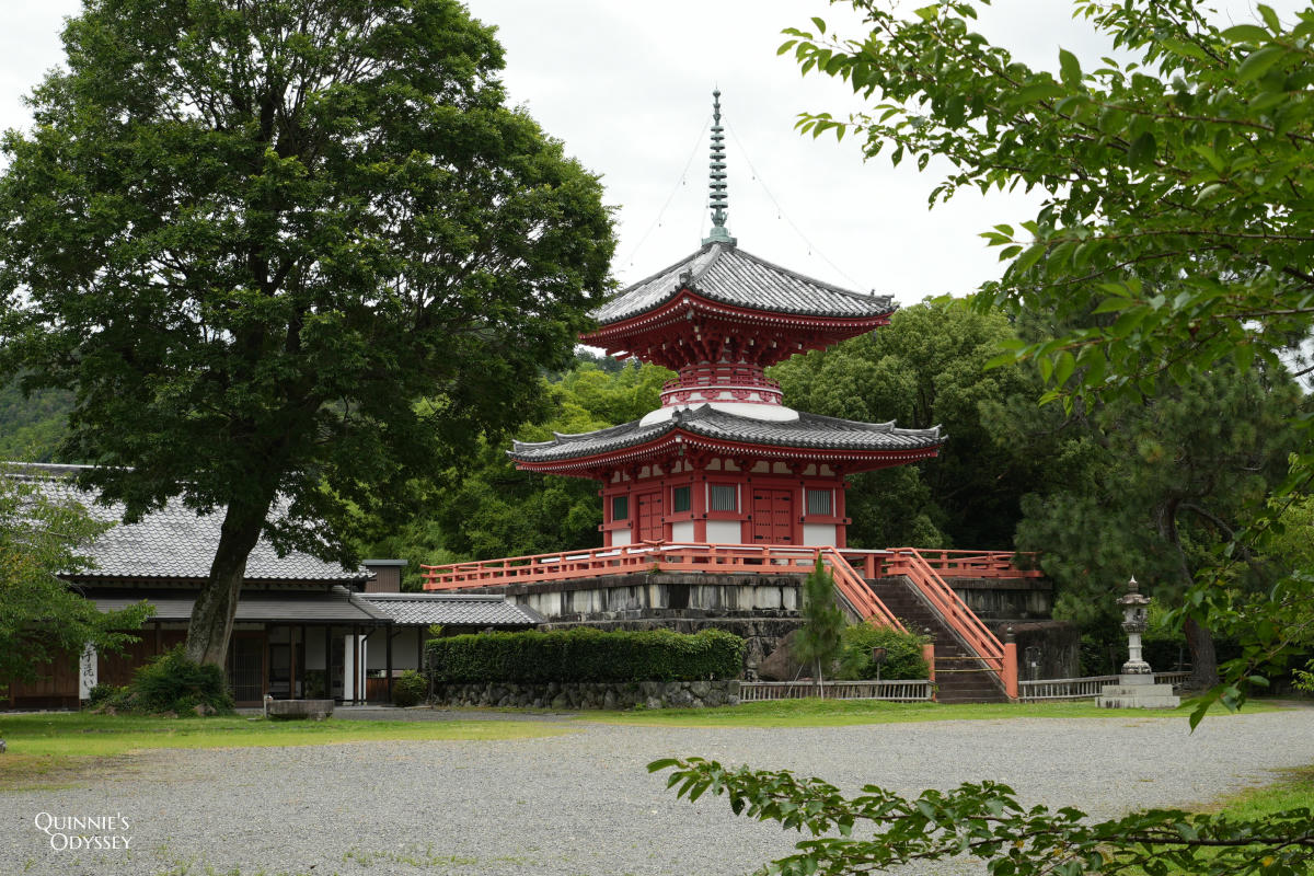 大覺寺大澤池:天皇離宮改建的寺廟,夏天走訪心得,附票價交通 - 第15張圖 大覺寺大澤池 心經寶塔