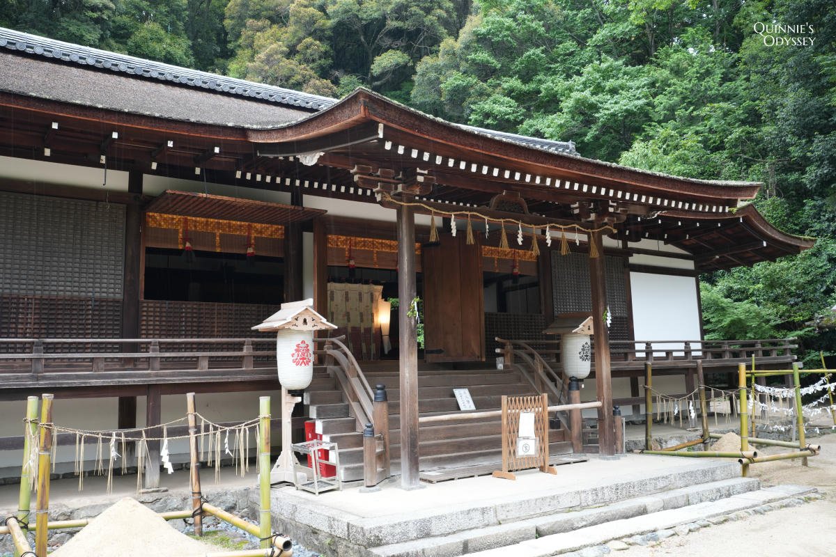 宇治上神社:京都世界遺產,藏在樹林深處的日本最古老神社 - 第3張圖 宇治上神社 拝殿