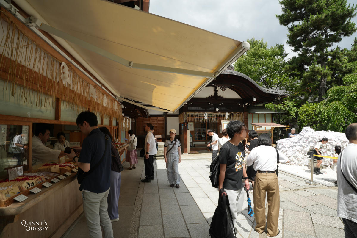 安井金比羅宮:京都最熱門的斷惡緣神社,供奉日本三大怨靈的緣切聖地 - 第13張圖 安井金比羅宮 授予所