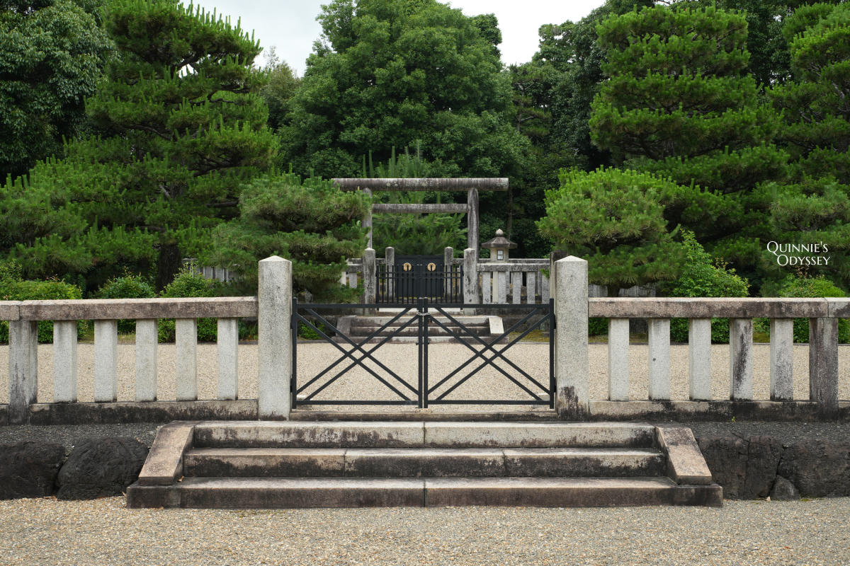 嵐山安倍晴明墓所:陰陽師迷的私房朝聖點,藏在嵯峨野住宅區裡 - 第12張圖 長慶天皇嵯峨東陵
