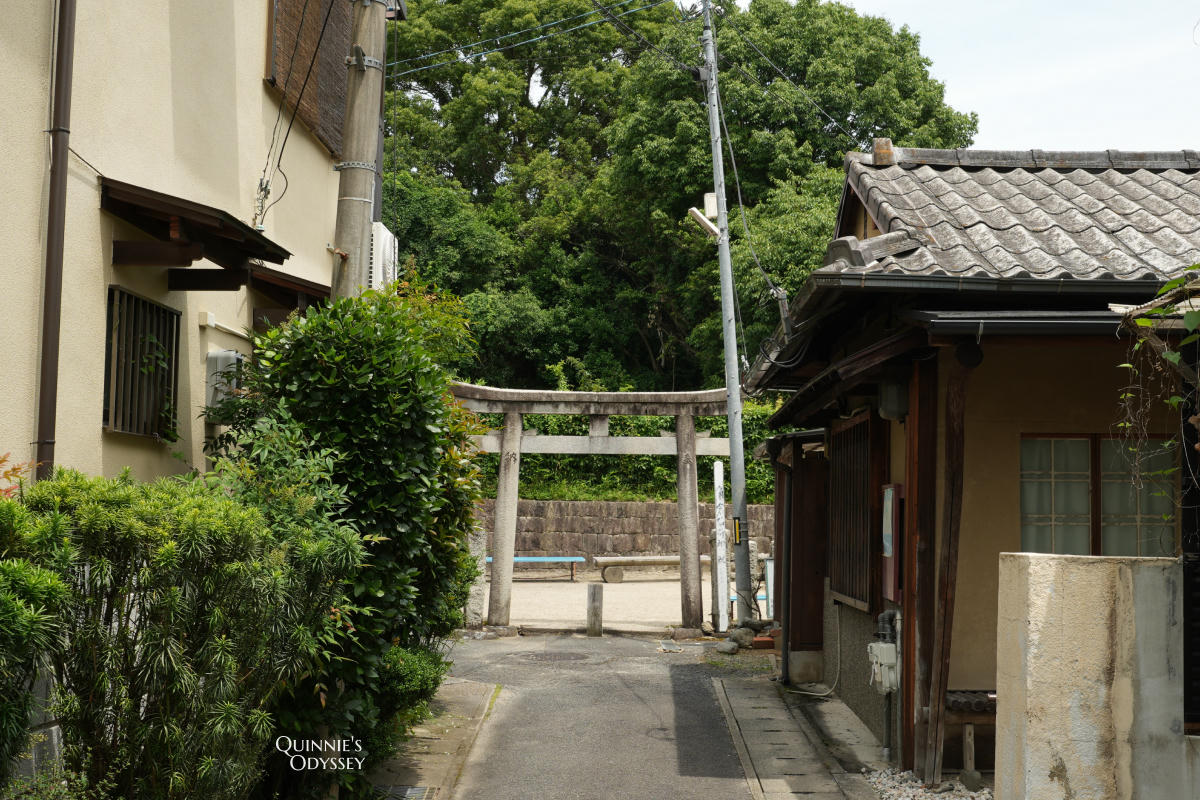 嵐山安倍晴明墓所:陰陽師迷的私房朝聖點,藏在嵯峨野住宅區裡 - 第10張圖 角倉稲荷神社