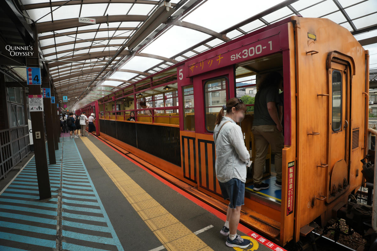 嵐山小火車完整攻略:訂票教學、座位選擇、路線安排一次搞定 - 第13張圖 嵐山小火車 外觀