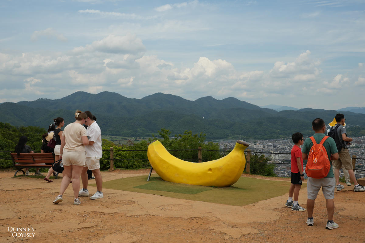 嵐山猴子公園完整攻略:門票交通、爬山路況、山頂景觀一次整理 - 第25張圖 嵐山猴子公園 展望台 香蕉