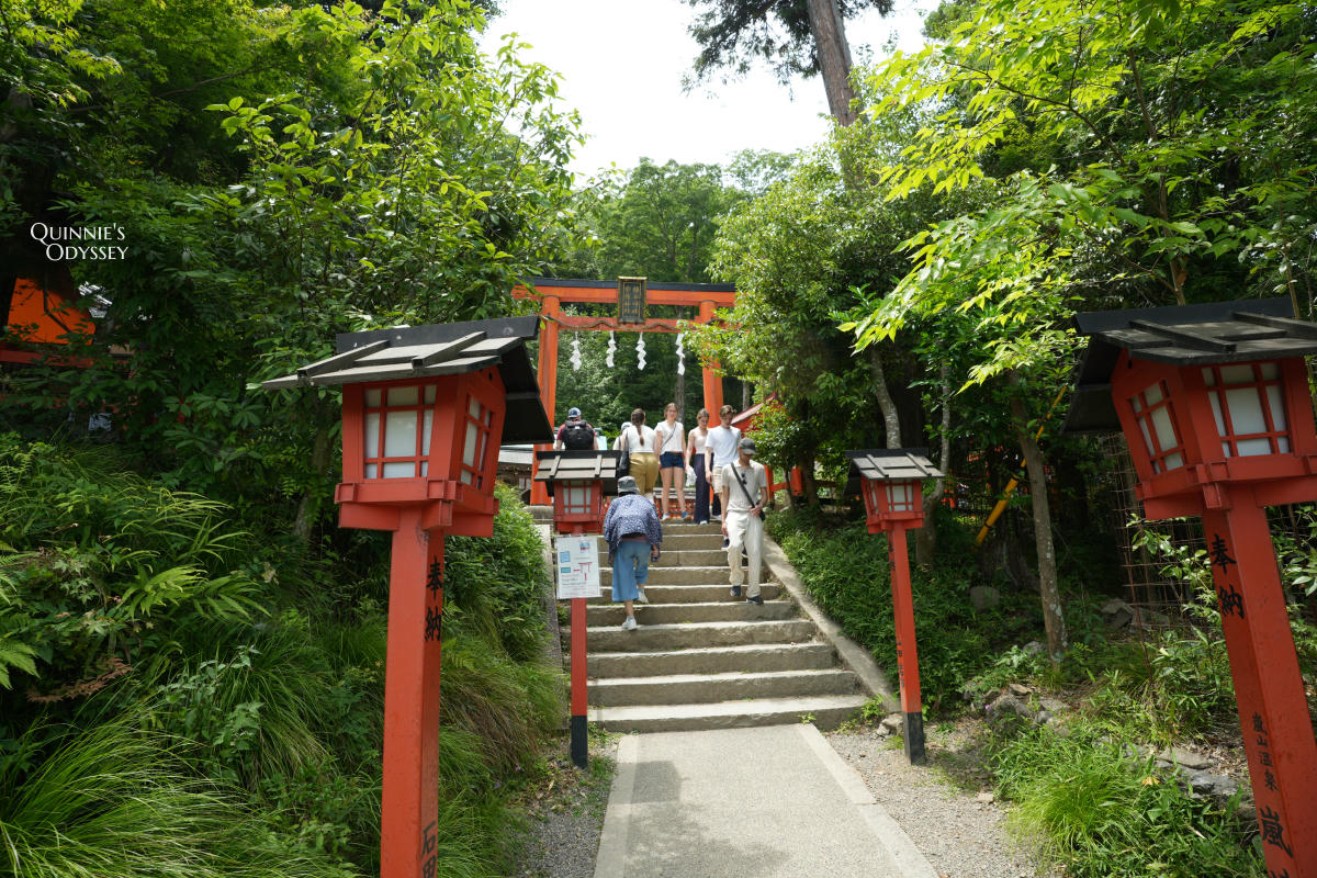 嵐山猴子公園完整攻略:門票交通、爬山路況、山頂景觀一次整理 - 第4張圖 前往嵐山猴子公園,櫟谷宗像神社