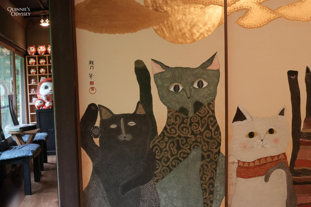 京都貓貓寺:貓奴必訪寺院型美術館,每個角落都是貓咪藝術 - 第12張圖 京都 貓貓寺 22隻招財貓的隔扇畫間