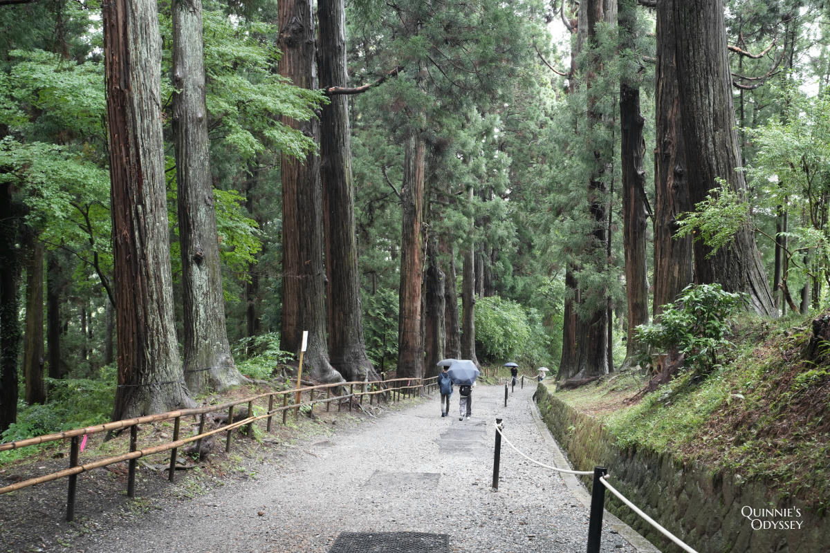 中尊寺金色堂:藤原清衡打造的黃金淨土,必看重點、門票資訊一次看 - 第5張圖 中尊寺 月見坂參道